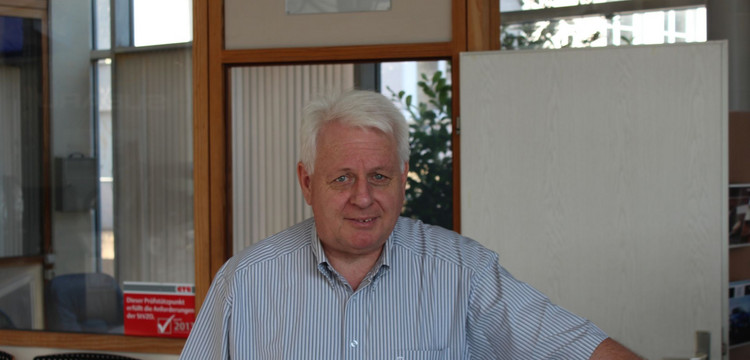 Hans Volm , Geschäftsführer 